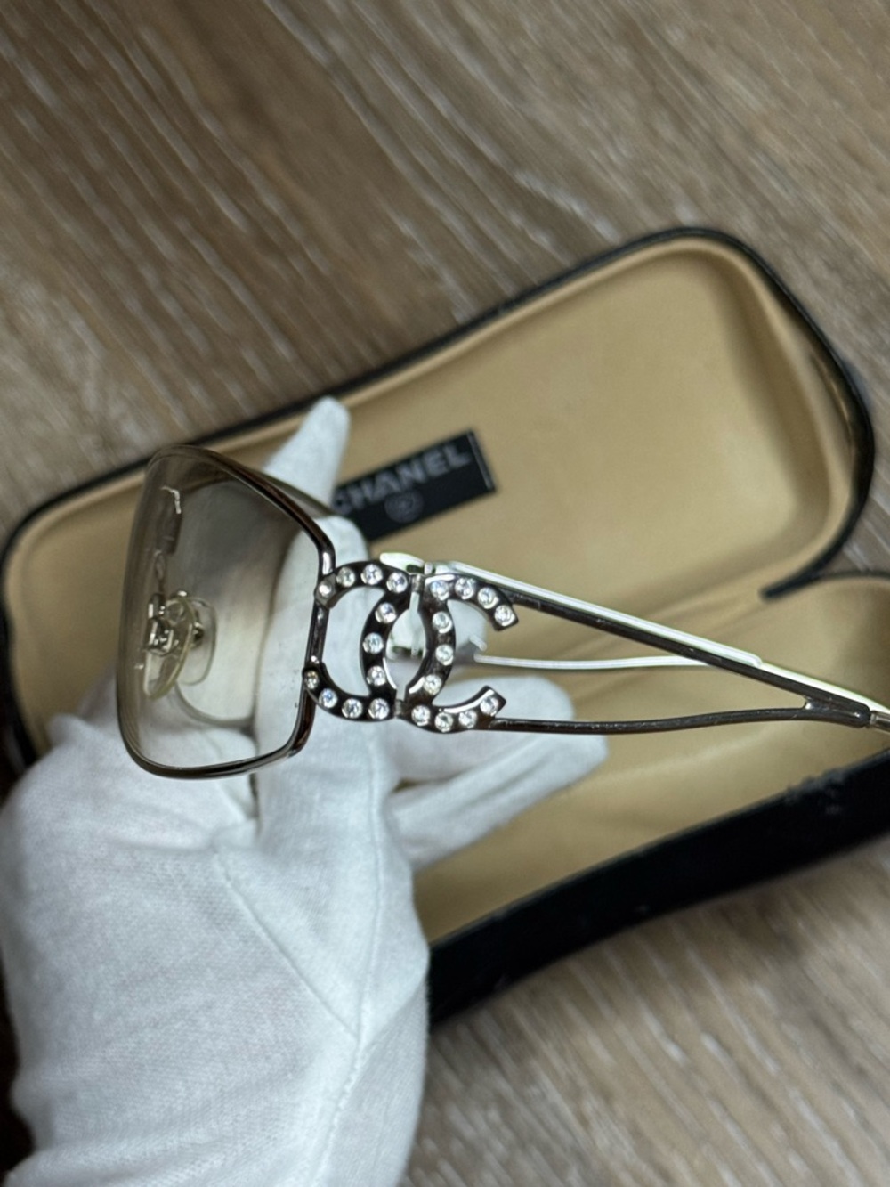 CHANEL Rimless Sunglasses with Smoke Gradient Lenses and Gold Accents - Picture 4 of 8